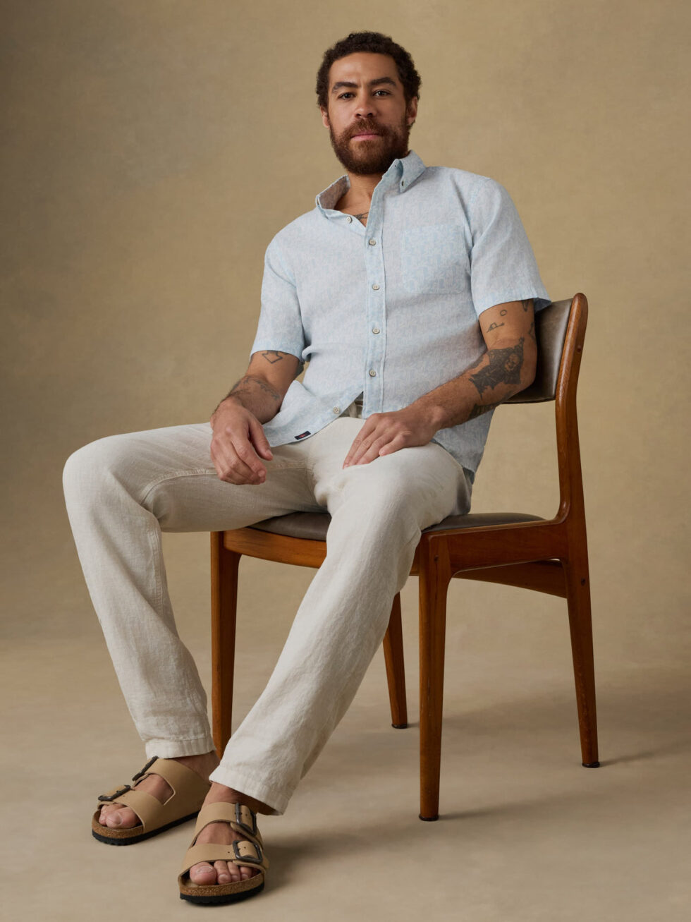 Faherty Linen Drawstring Pants Weathered Sand lifestyle image